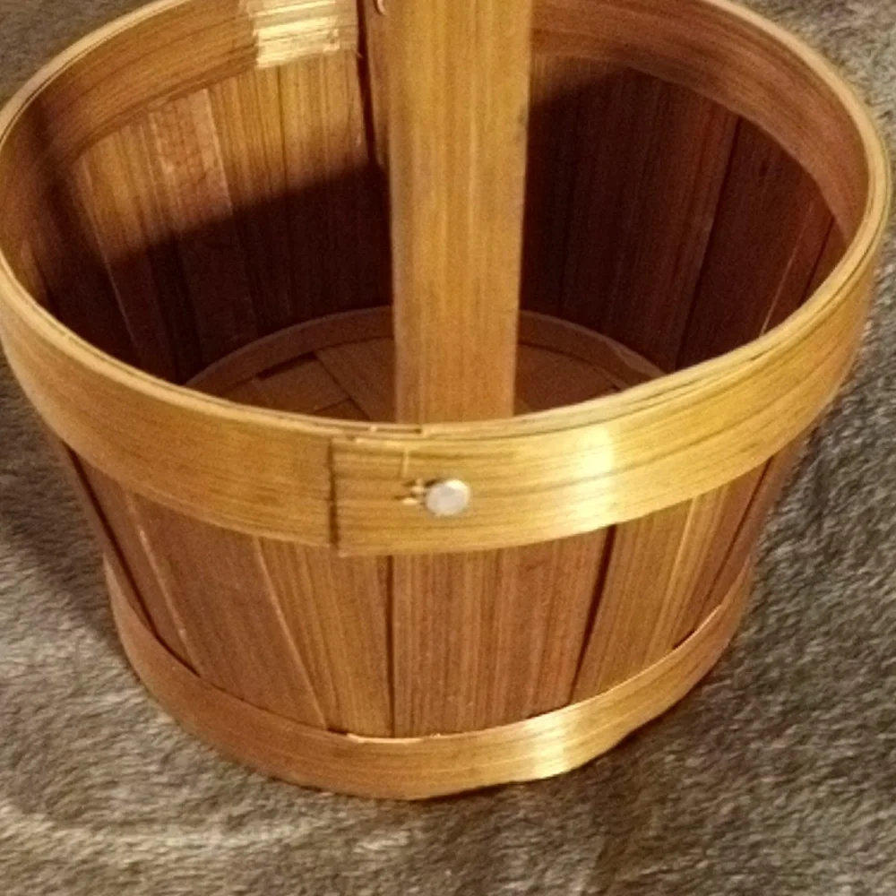 SMALL BASKET WITH HANDLE